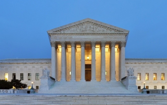 USA: la Corte Suprema blocca definitivamente le restrizioni sul voto per corrispondenza del presidente Trump.