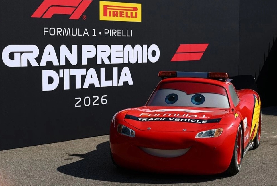 “Io sono velocità”: il grande McQueen debutta in Formula Uno.